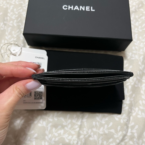 ❌SOLD❌Chanel Flat Card Holder - Picture 2 of 5